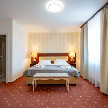 Hotel Volf Přeštice 外观 照片