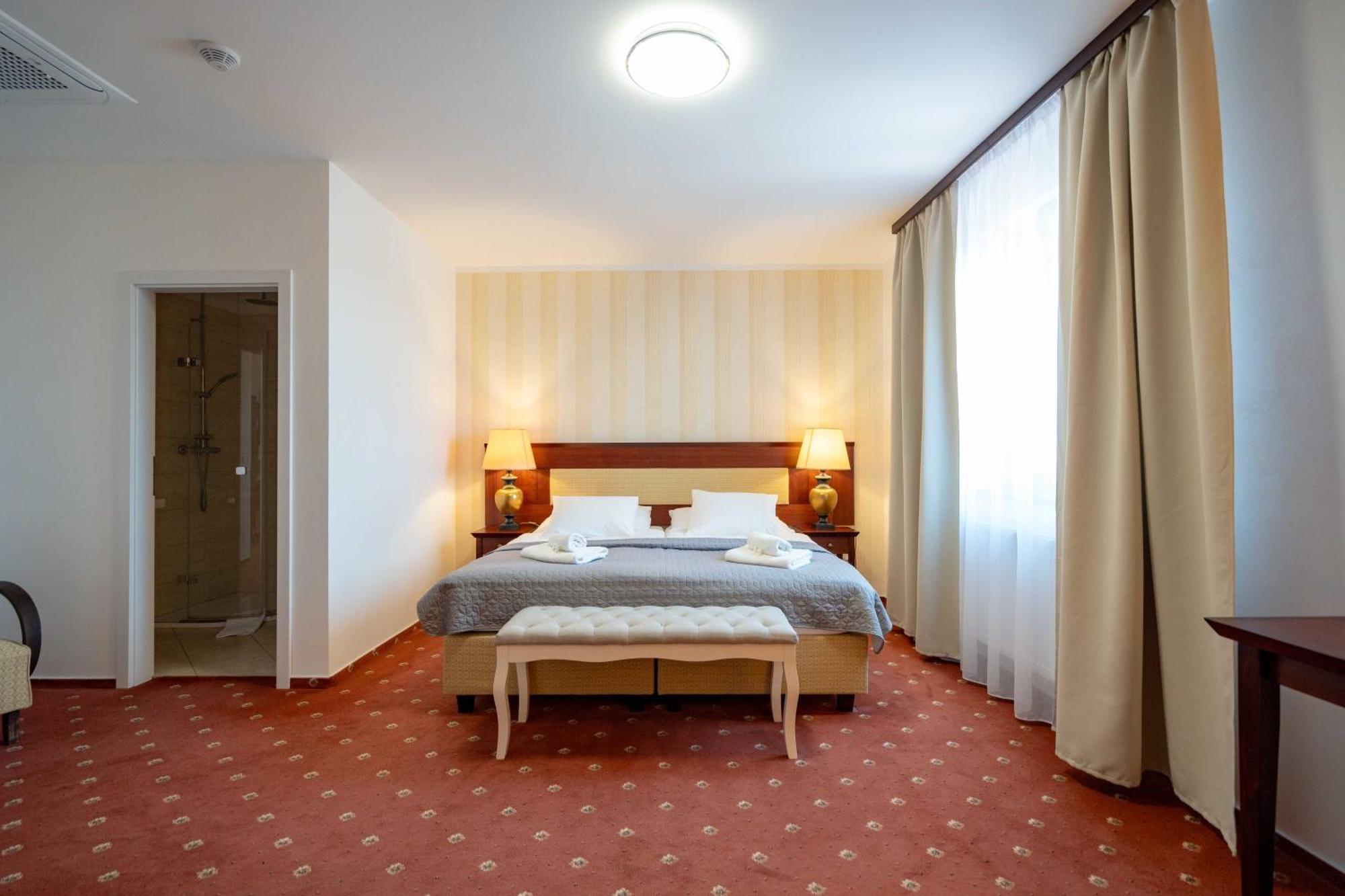 Hotel Volf Přeštice 外观 照片