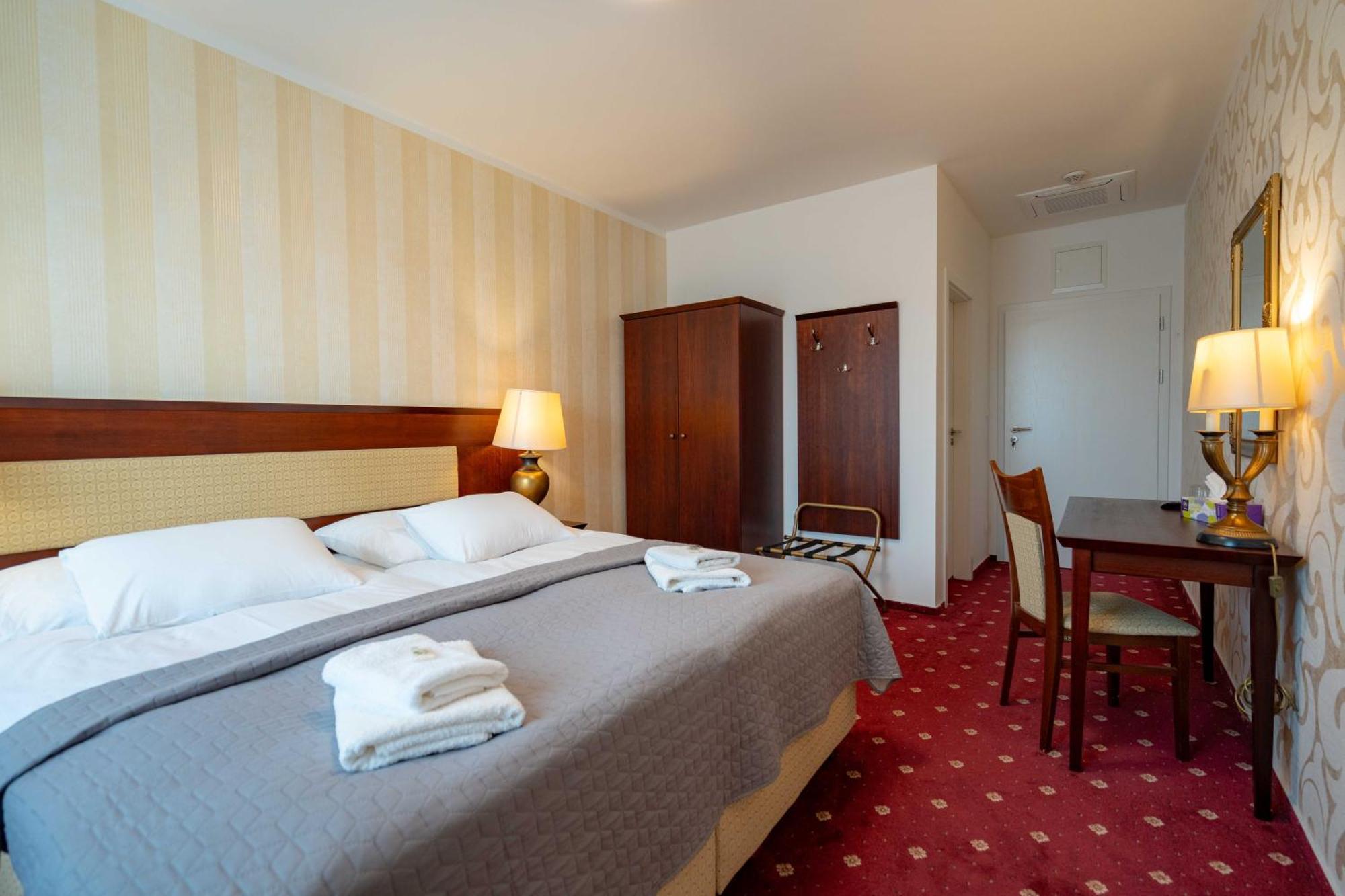 Hotel Volf Přeštice 外观 照片