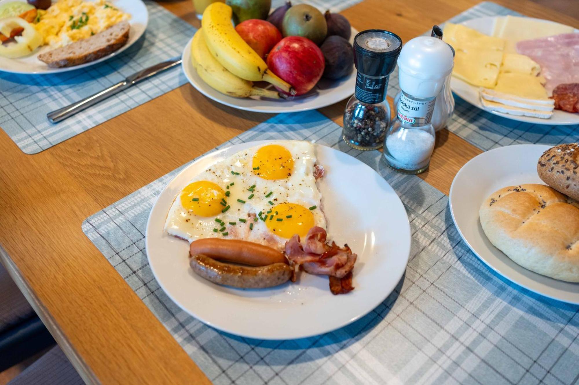 Hotel Volf Přeštice 外观 照片