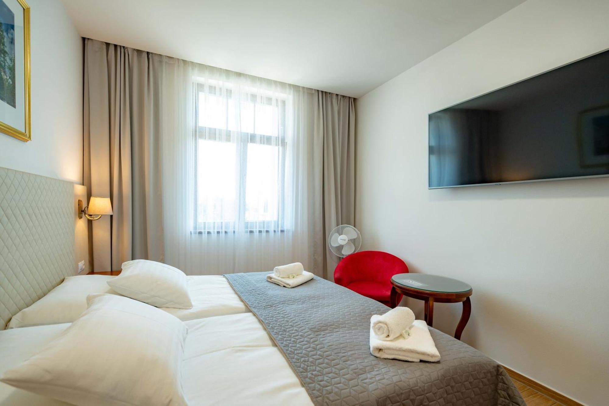 Hotel Volf Přeštice 外观 照片