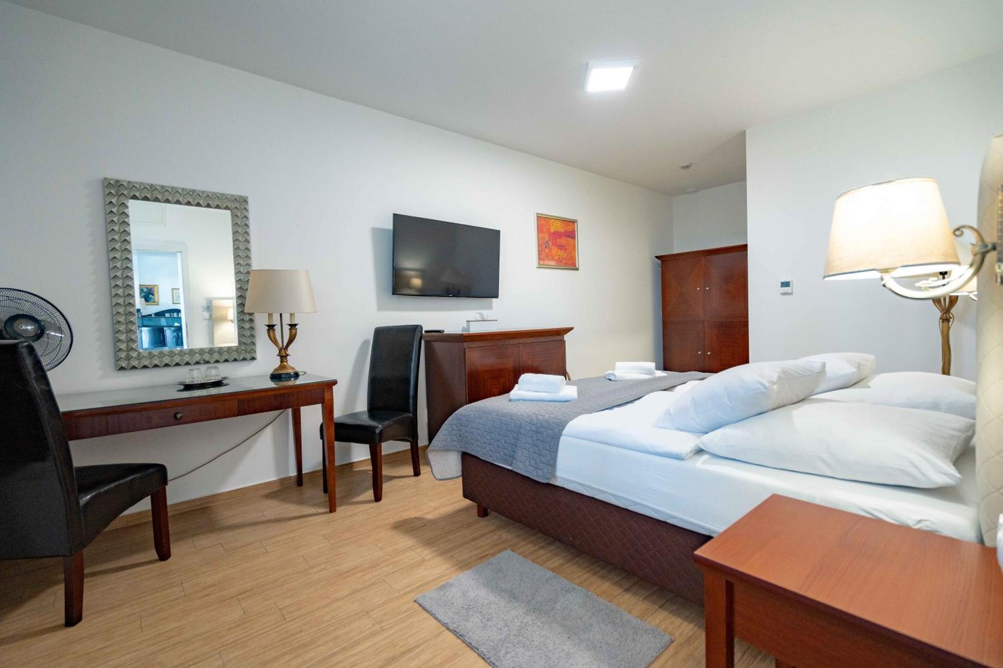 Hotel Volf Přeštice 外观 照片