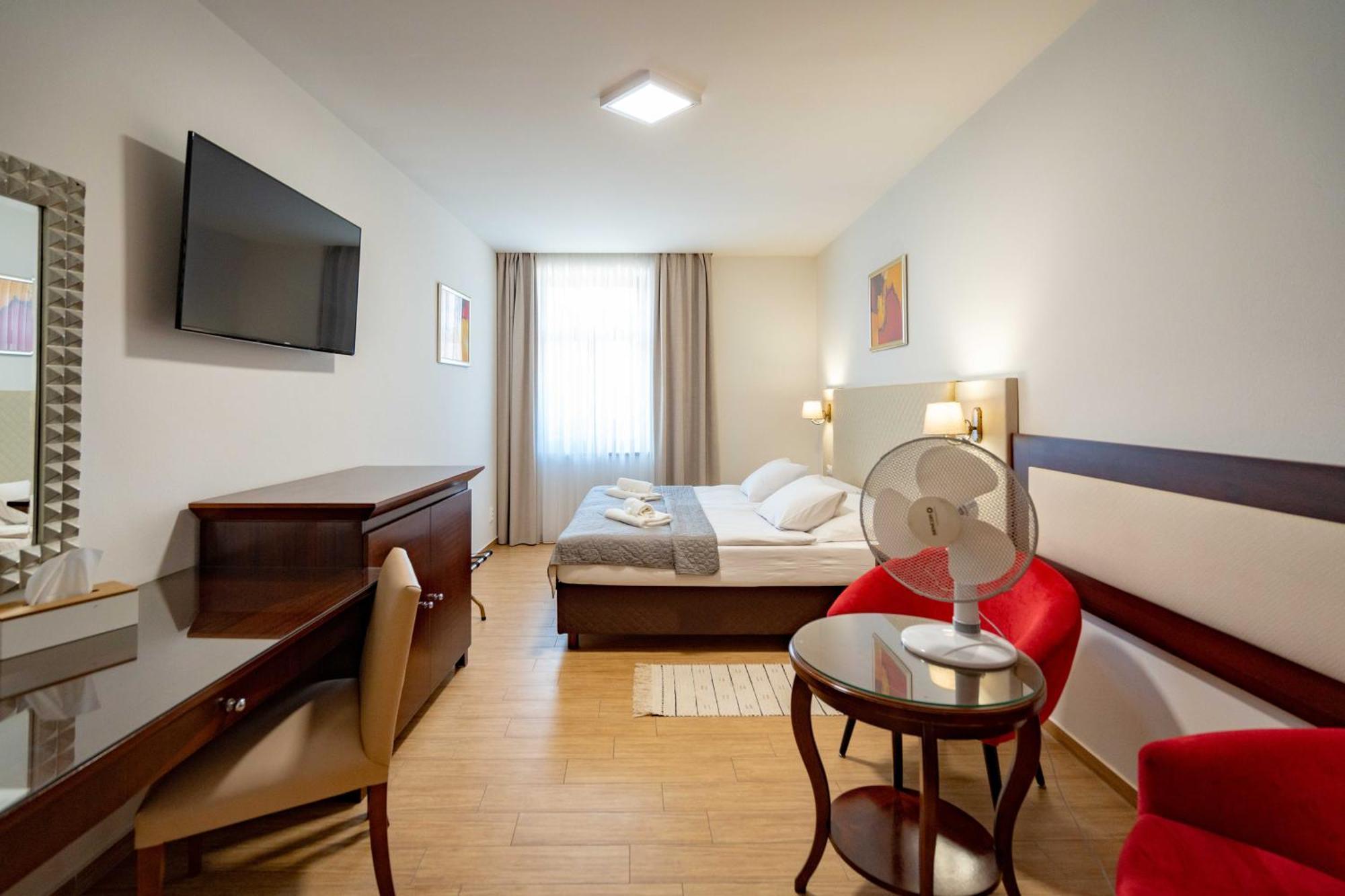 Hotel Volf Přeštice 外观 照片
