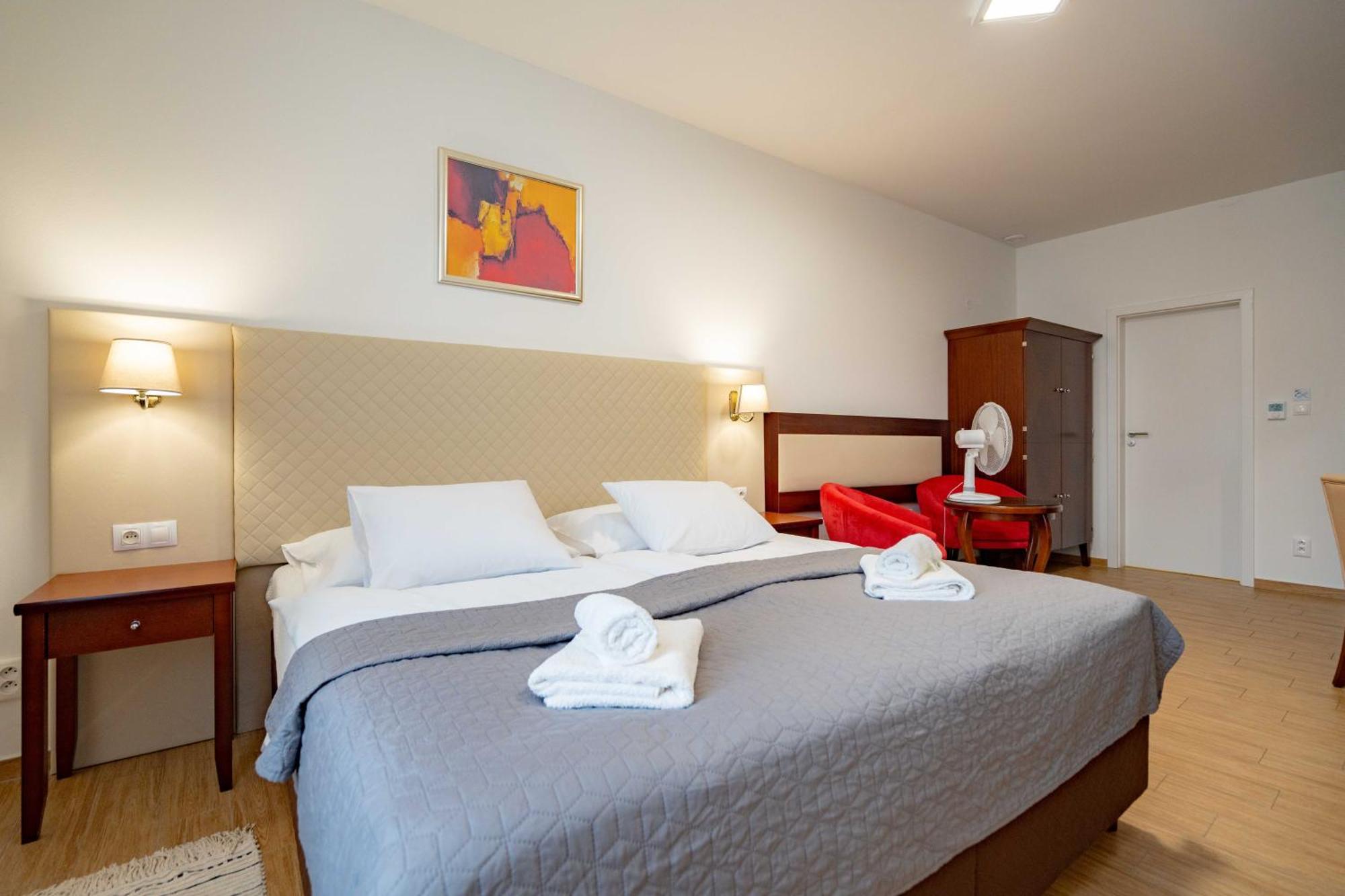 Hotel Volf Přeštice 外观 照片