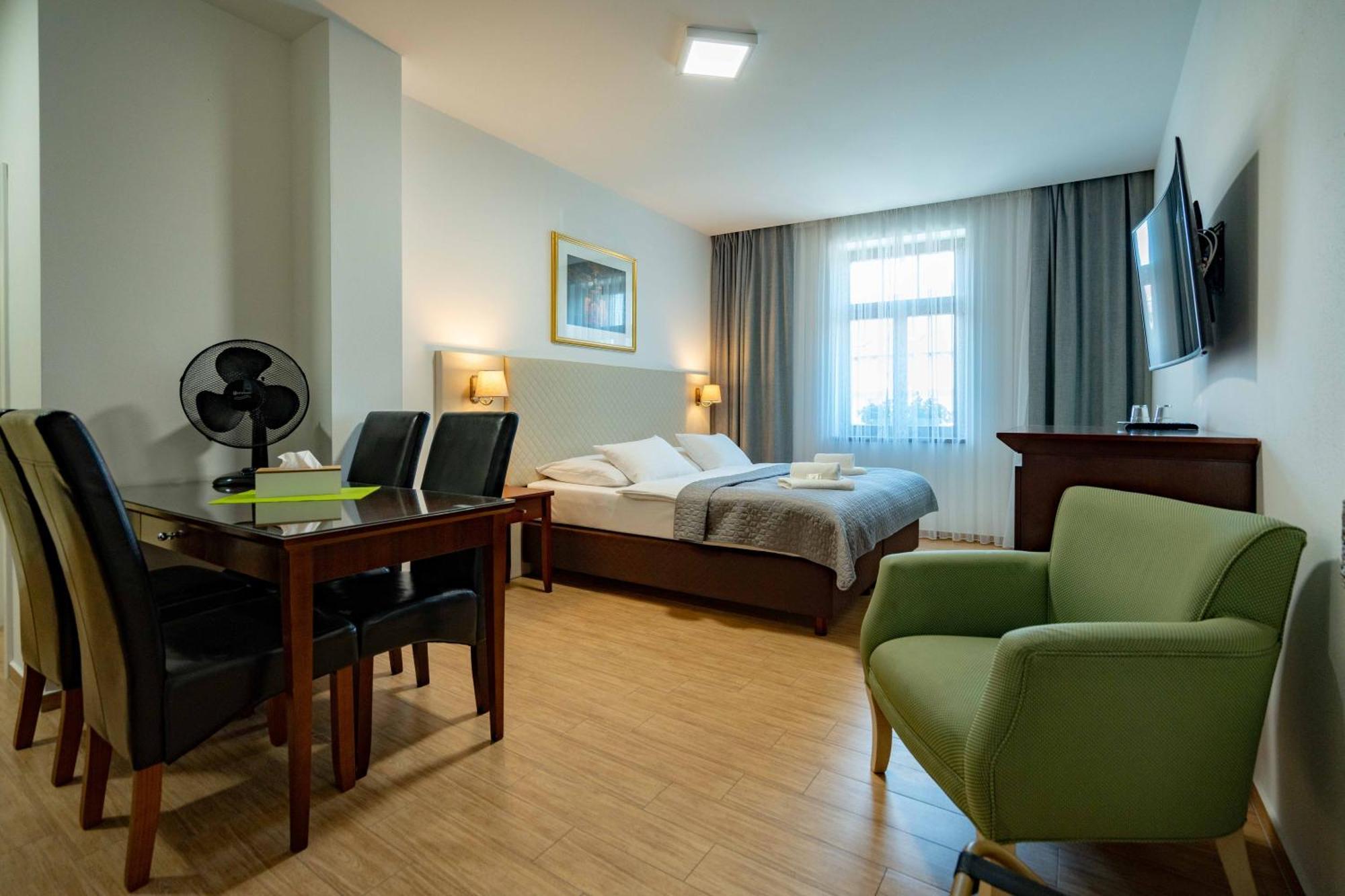 Hotel Volf Přeštice 外观 照片